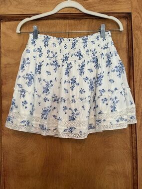 Hollister White Skort with Blue Floral Print & Lace Trim